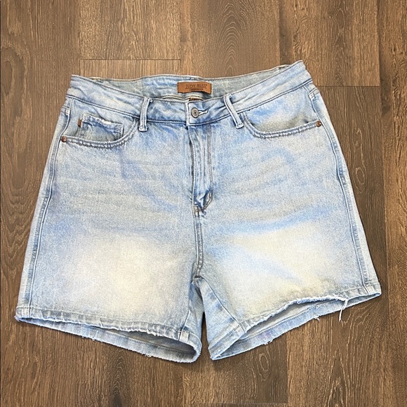 Judy Blue Rigid Magic High Rise Shorts - Picture 3 of 10